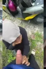ukhti-abg-sepong-dipinggir-jalan-lanjut-ngewe-di-kostan